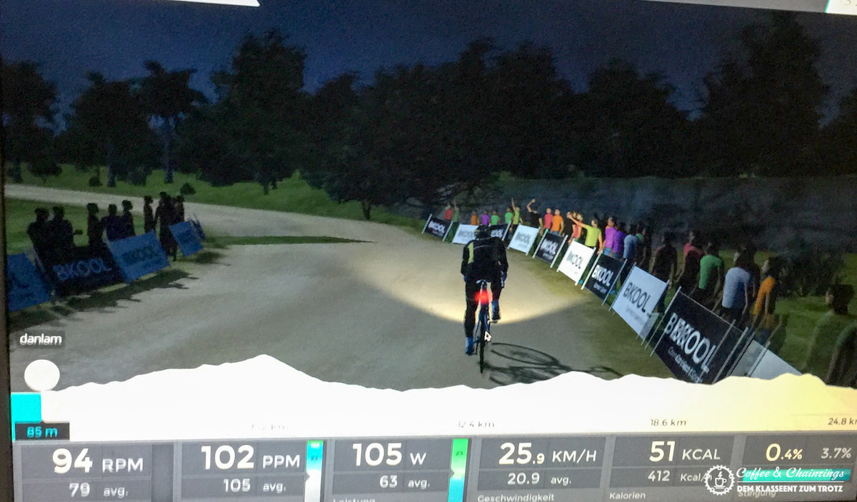 Nightride in der virtuellen Umgebung, sogar an die Bikelampe wurde gedacht!